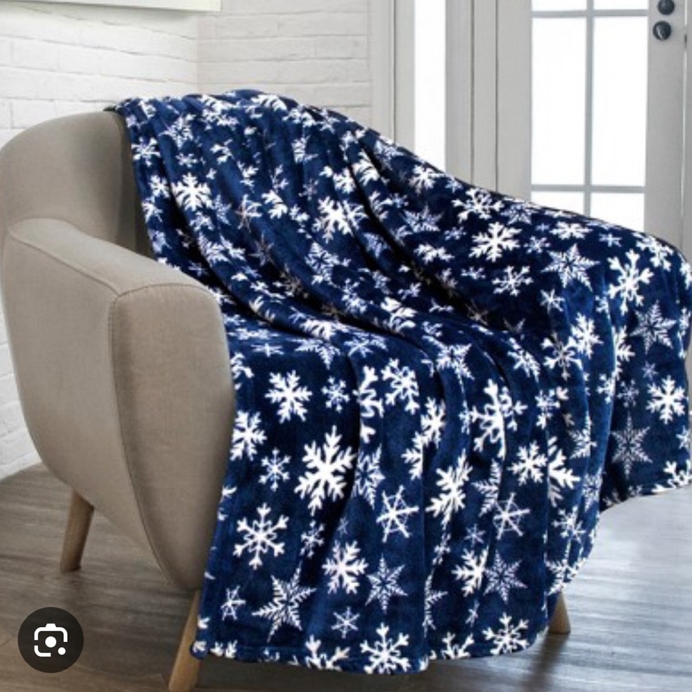 Christmas snowflake print ❄️ plush blanket